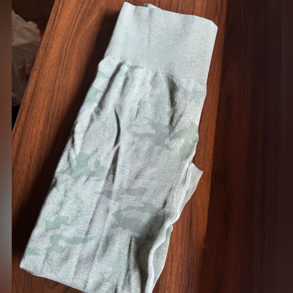 (Bundle) 5 pairs of Camo Seamless Leggings - Picture 4 of 16